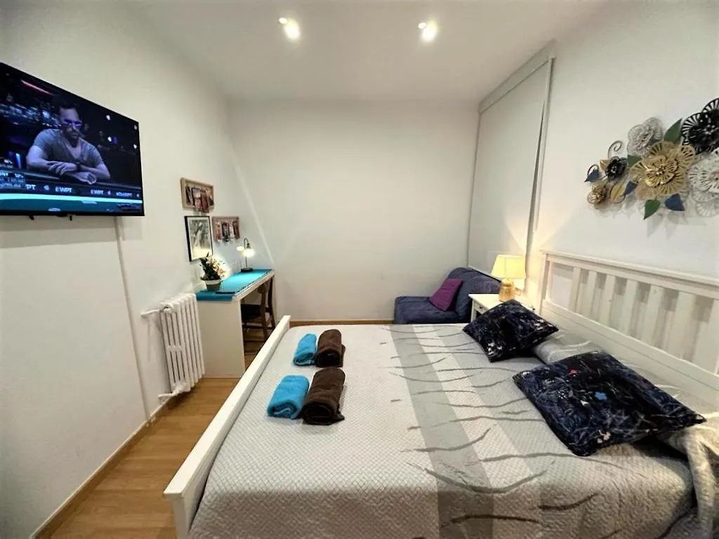 Bed & Breakfast Rooms In The Center Of Barcelona